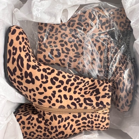 BAR III Gatlin Block-Heel Booties, Created for Macy's Women's Shoes - Picture 11 of 12